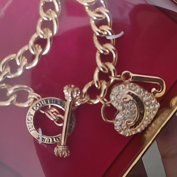 Juicy Couture Gold Charm Bracelet with Heart Pendant - Picture 7 of 9
